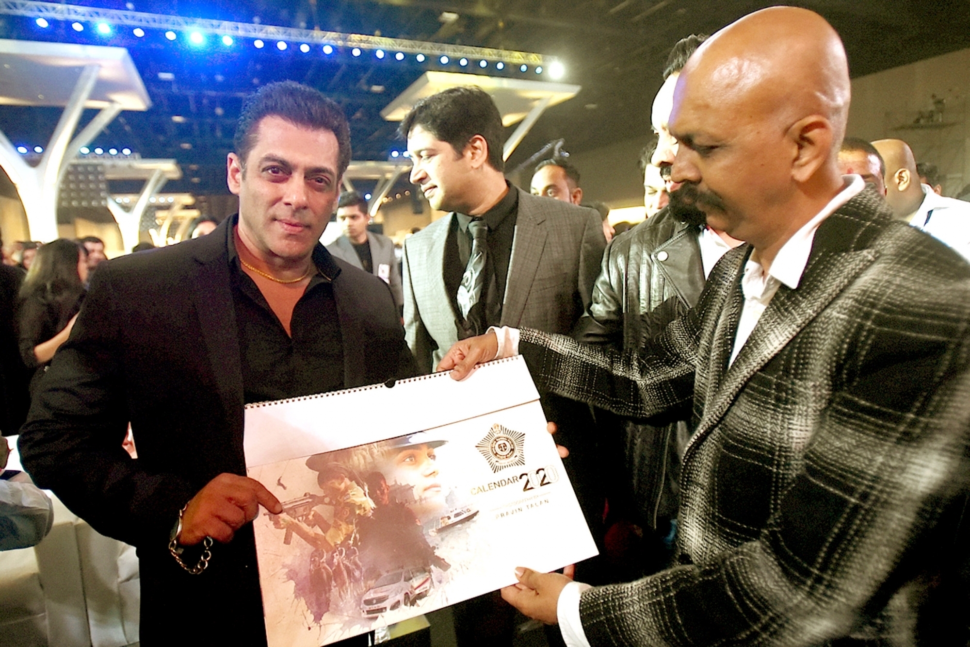 salman khan, shahrukh khan, SRK, Salman launch calendar of the real 'Dabanggs', dharmendra, praveen talan