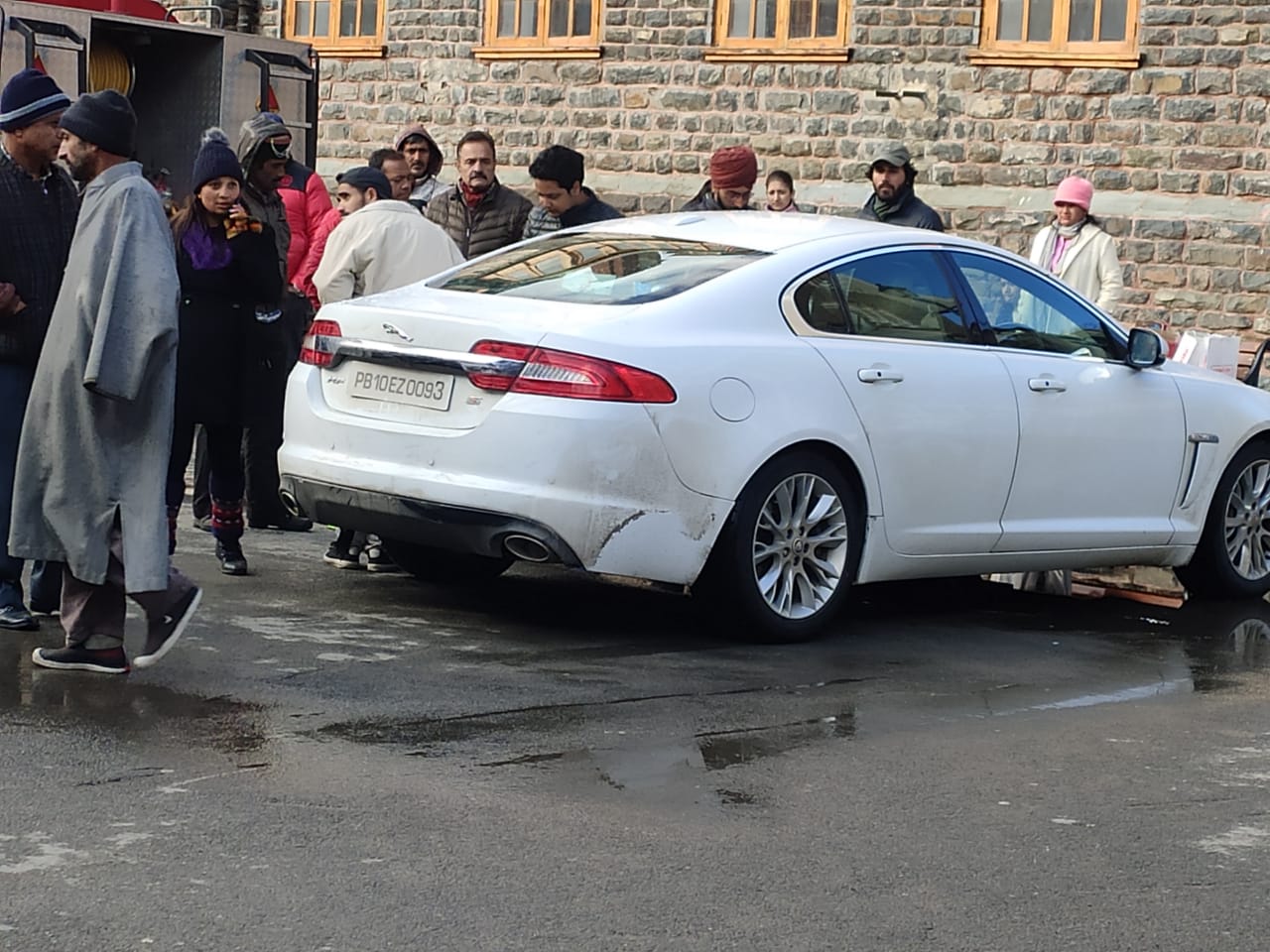 car illegaly parked at  Mall road