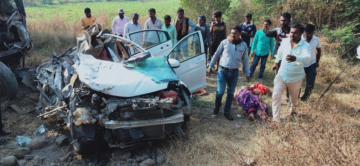 Maharashtra : Six of family killed, two injured in car-truck collision