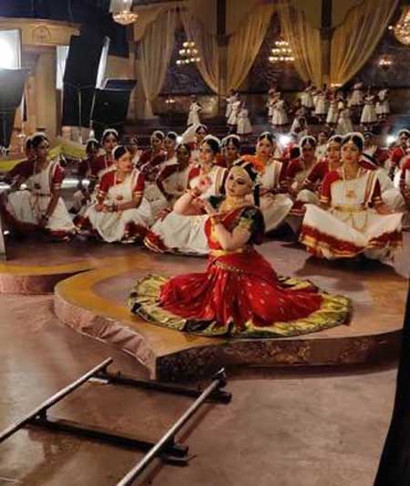 Here-Kangana-Ranaut-the-new-glimpse-from-Jayalalithaa-biopic