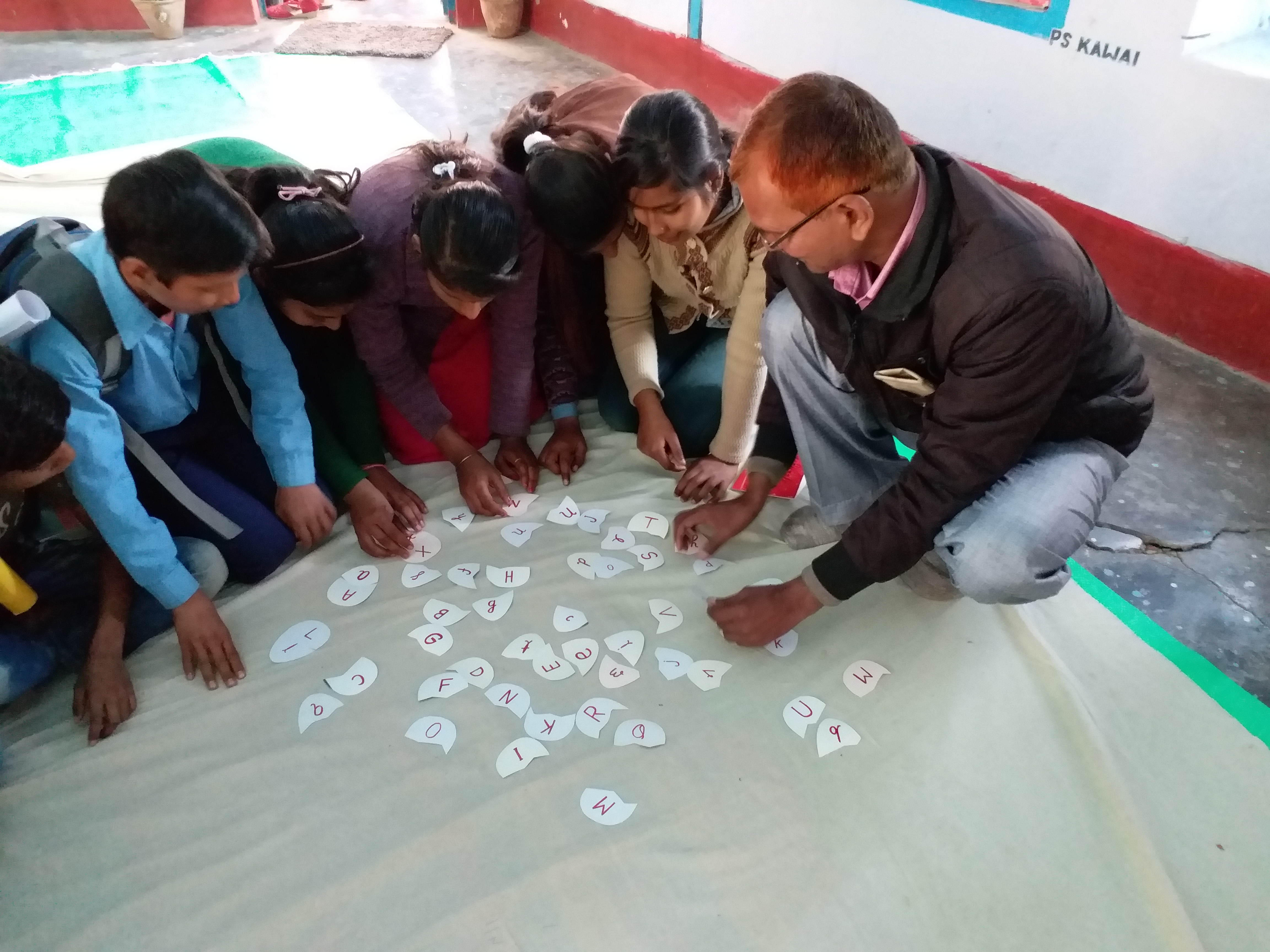 A teacher in Kaimur district provides education to children with the help of electronic devices