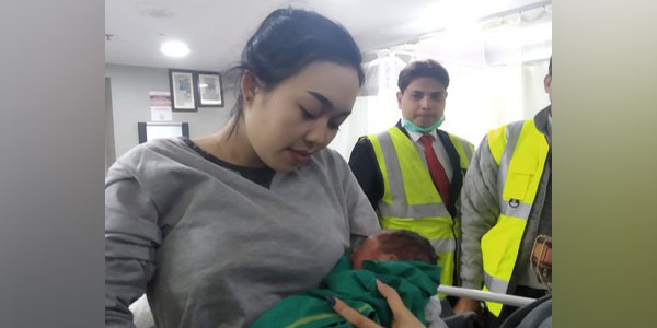 Thai national gives birth during flight