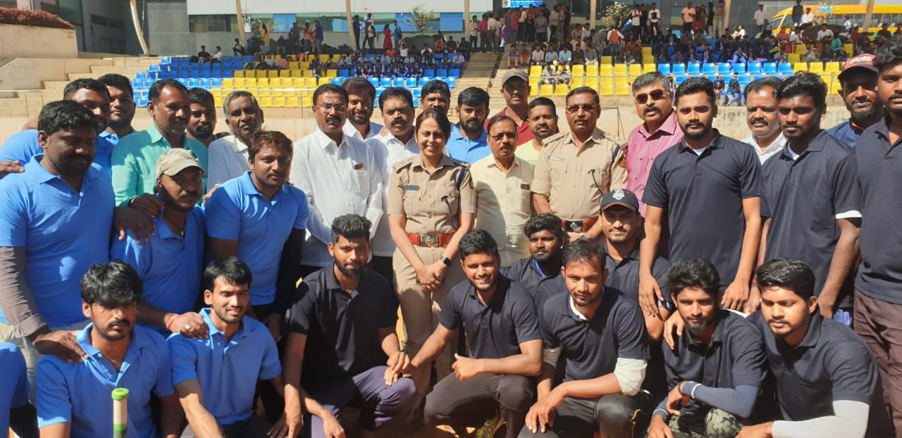 dakshina-division-dcp-rohini-ratoch-cricket-camping