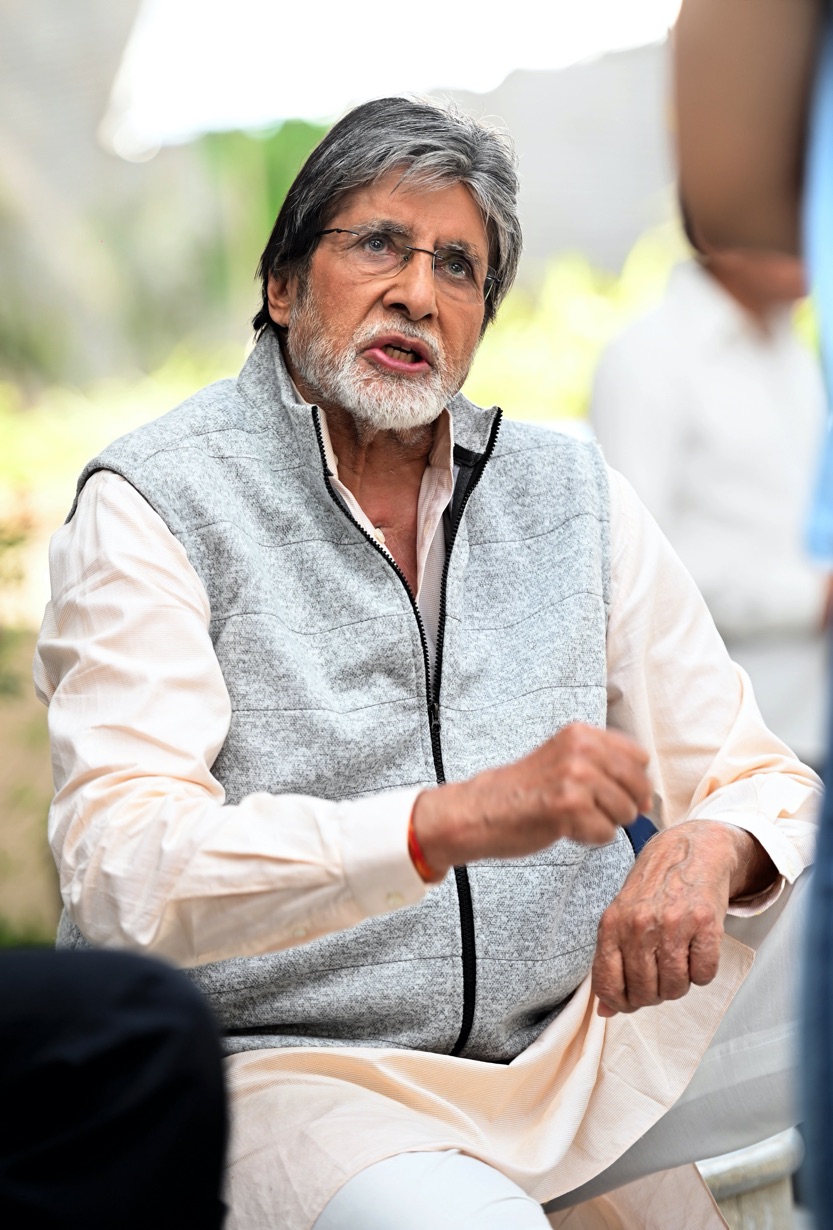 Amitabh Bacchanએ 'દિવાર' ફિલ્મની યાદ તાજી કરી