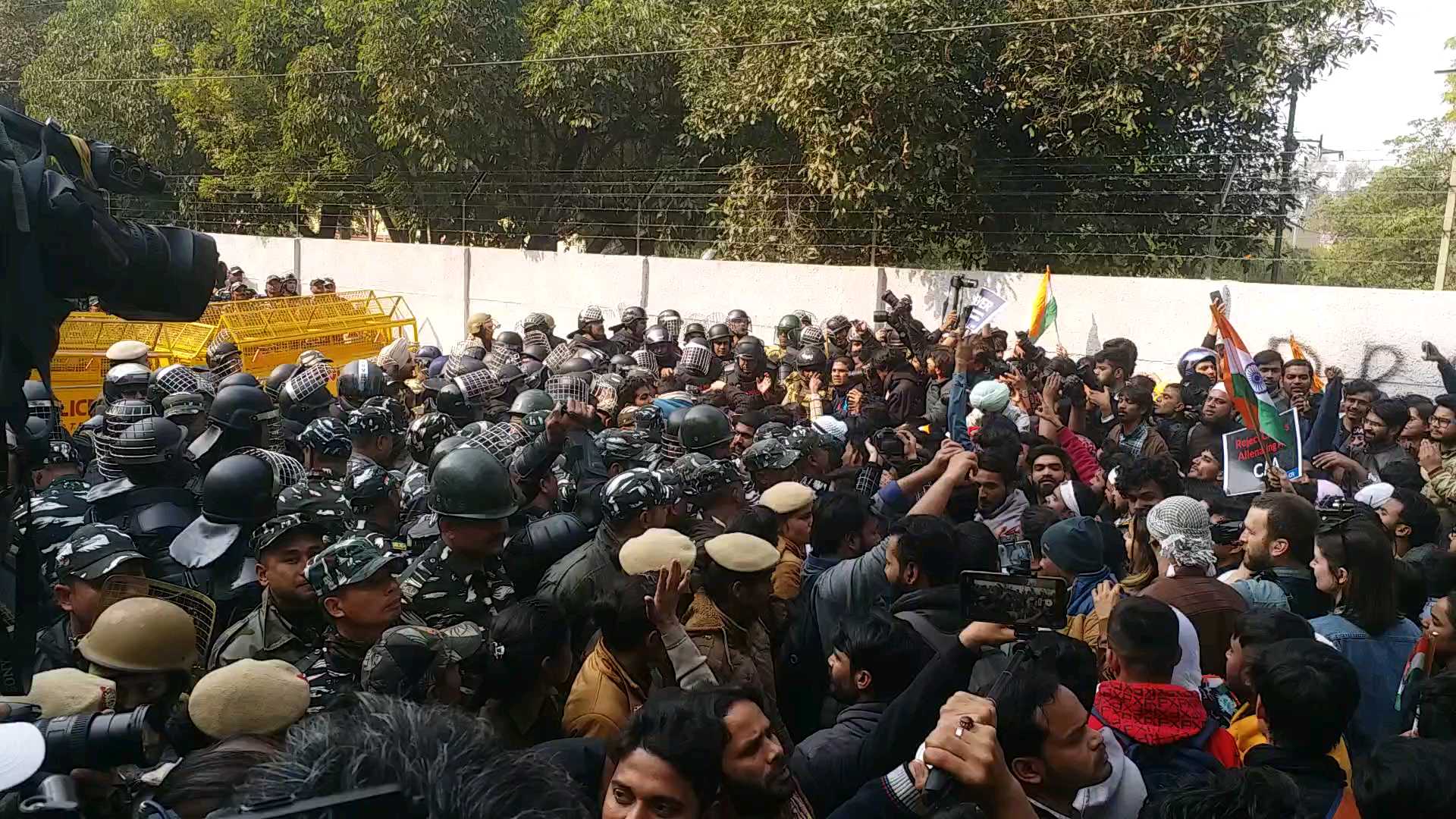 Jamia students march to Parliament, police stopped on the way