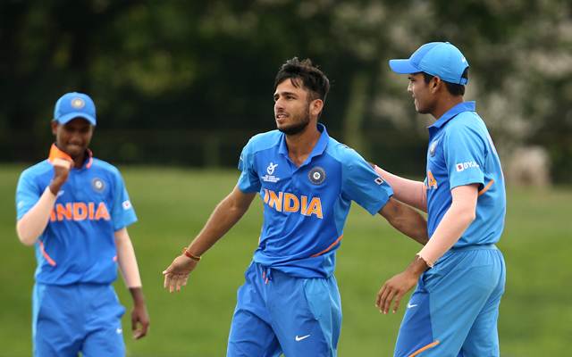 Ravi bishnoi with indian team