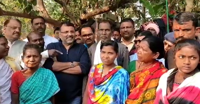 MP Nishikant Dubey bowed to Baijal Baba  On Valentine's Day in godda