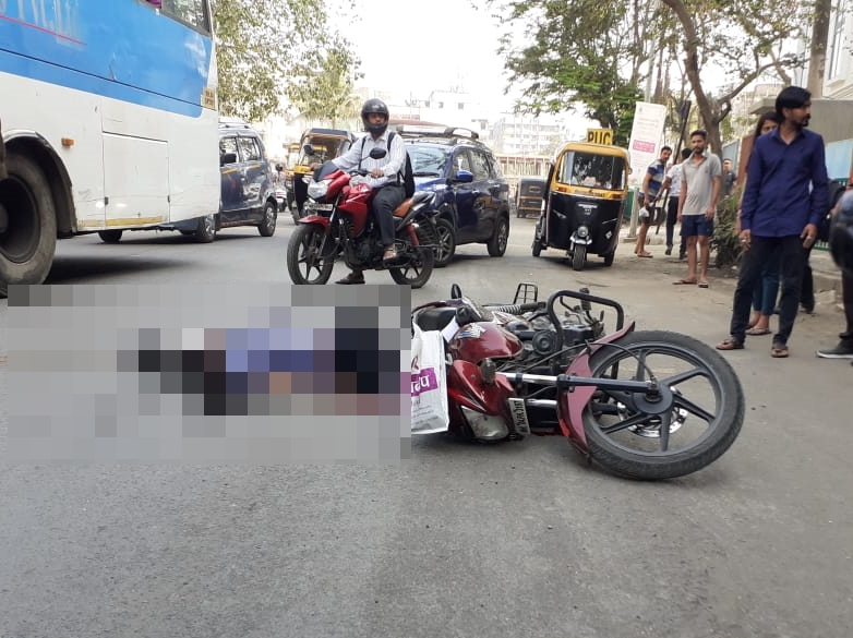 two wheeler accident in thane