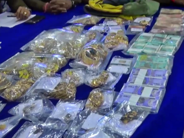 Theft accused arrested in a jewelery shop