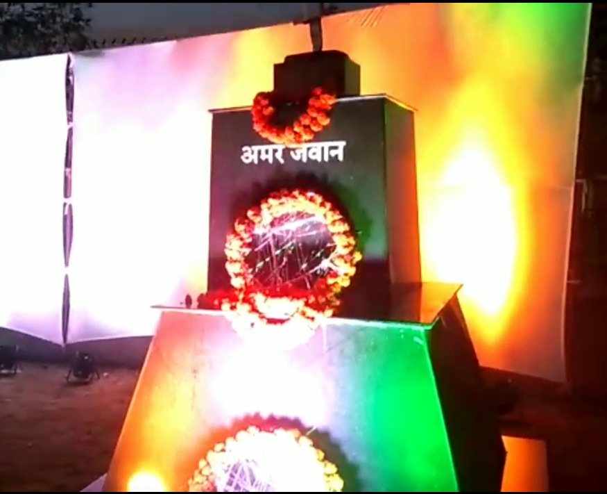 Tributes paid to the martyred soldiers in Pulwama in jagdalpur