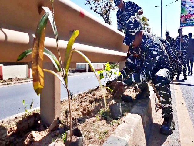 CRPF planted 40 plants remembering Pulwama martyrdom in Kondagaon