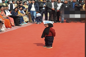 'Little Mufflerman' at oath-taking ceremony