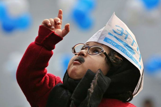 Little Mufflerman in Kejriwal oath ceremony,ಪ್ರಮಾಣವಚನ ಕಾರ್ಯಕ್ರಮದಲ್ಲಿ ಚೋಟಾ ಮಫ್ಲರ್​ಮ್ಯಾನ್​