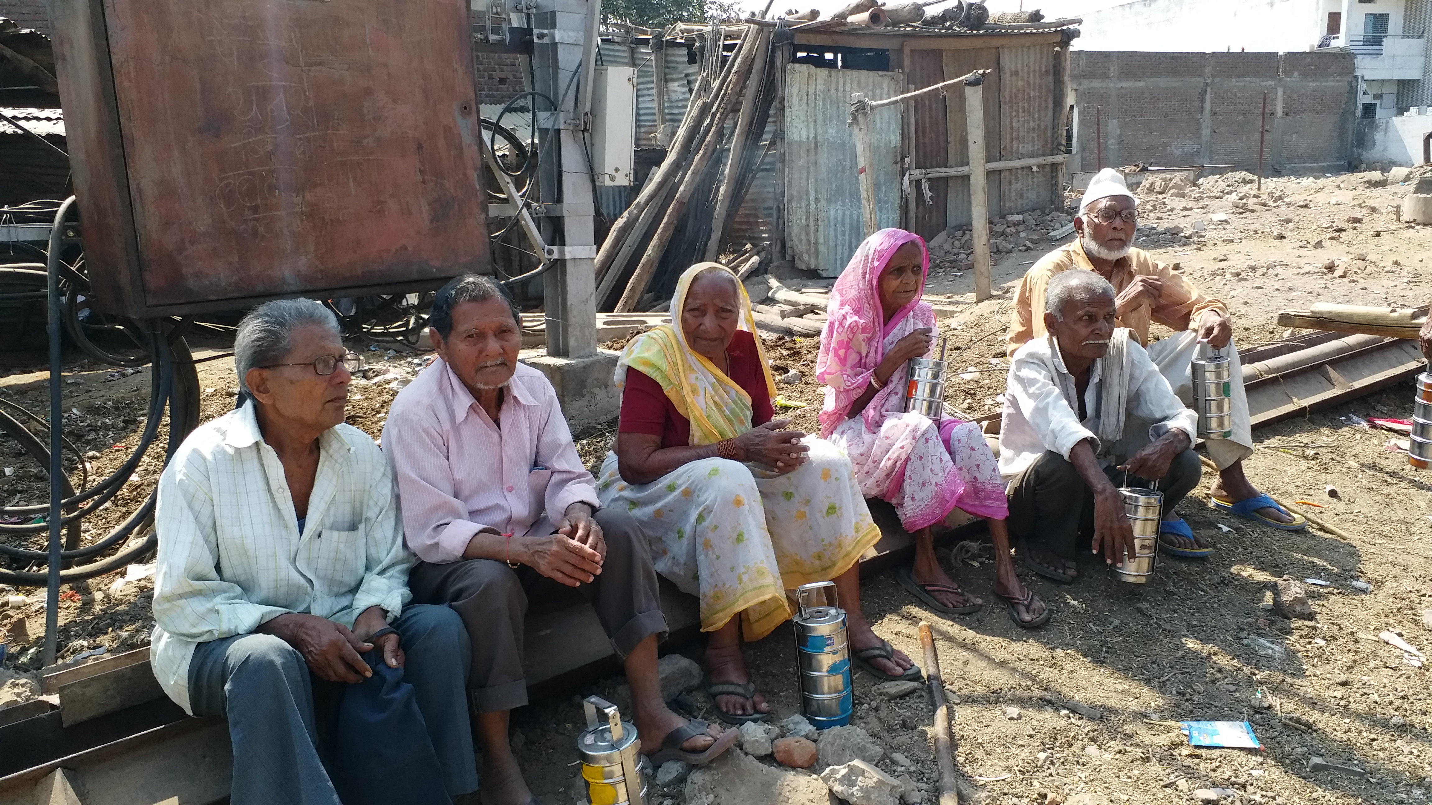 'Roti Bank' provides free food to poor elderly people