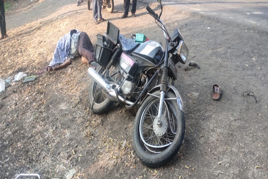 two wheeler accident in akola