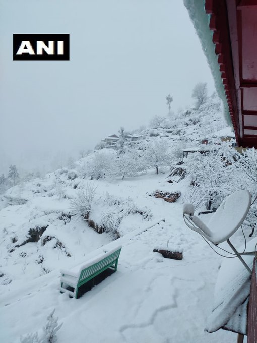 Himachal Pradesh: Mandhol village in Shimla district received snowfall today