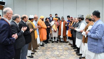 PM hands over 'chadar' for Ajmer Sharif dargah