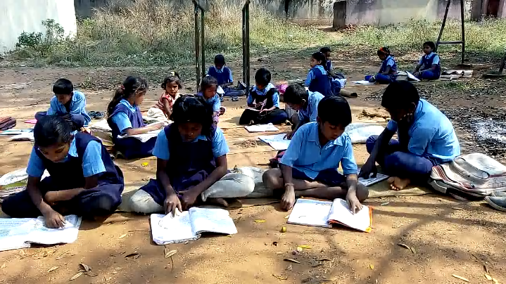 Children forced to study in dilapidated school building