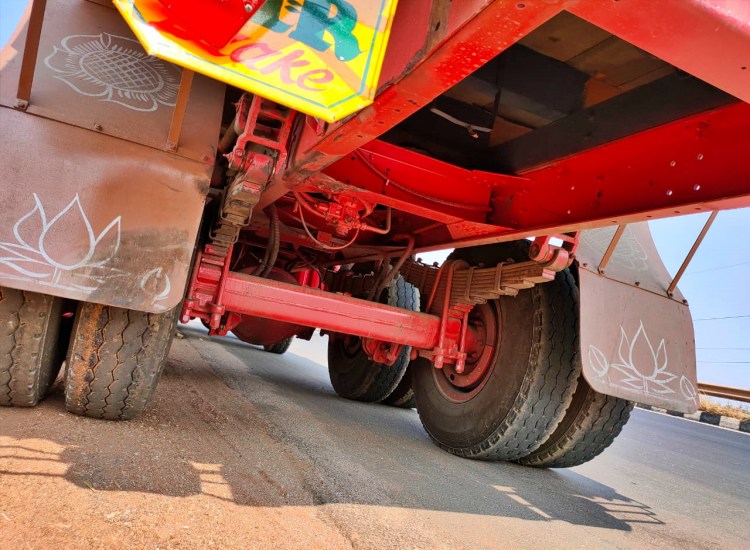 the-collision-between-the-lorry-and-the-car-davanegere