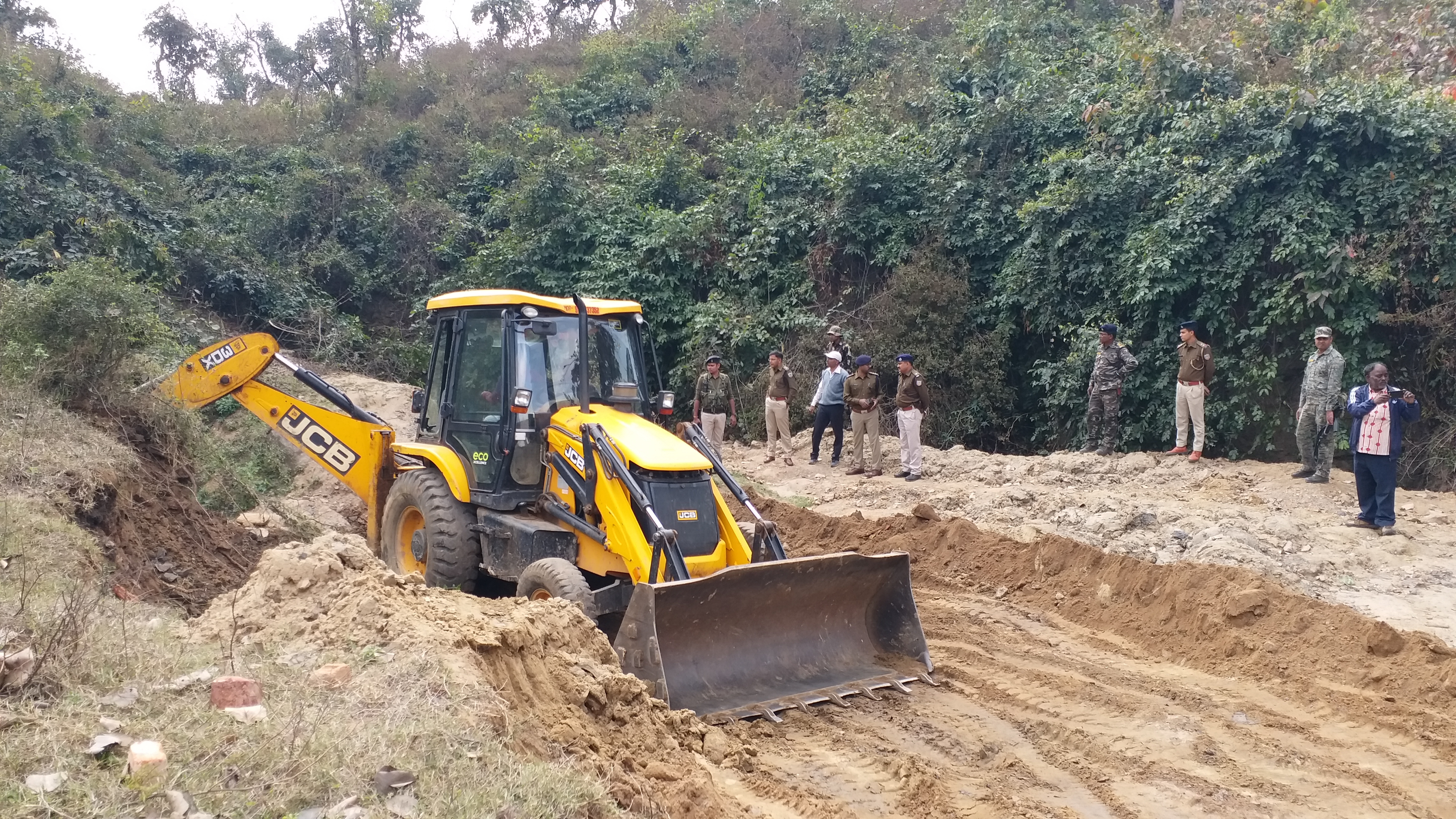 Ramgarh SP closed many illegal coal mines tunnels in Damodar river banks