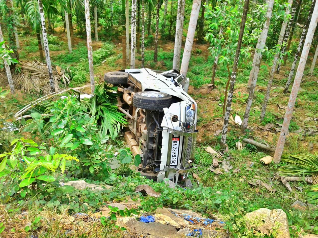 Bolero Car overturned