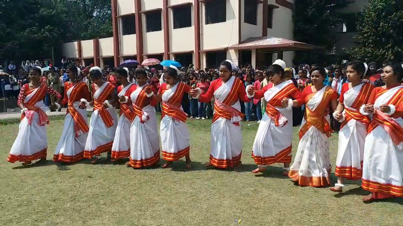 Girls organized fashion show at Jamshedpur Women's College