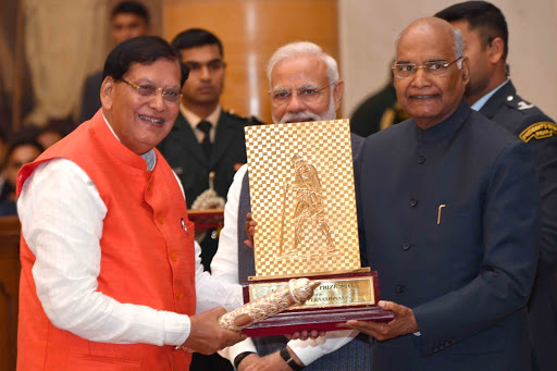 Dr. bindehswar pathak awarded with Gandhi peace award