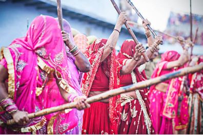 holi celebrating