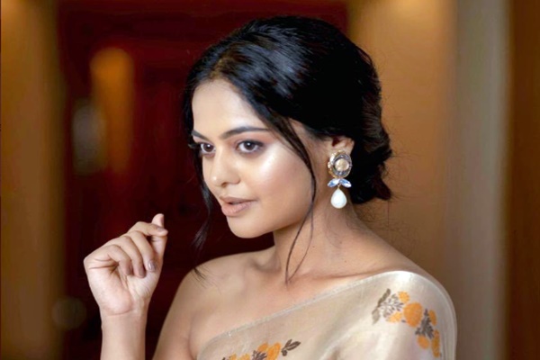 Bindu Madhavi new movie titled Yaarukkum Anjael