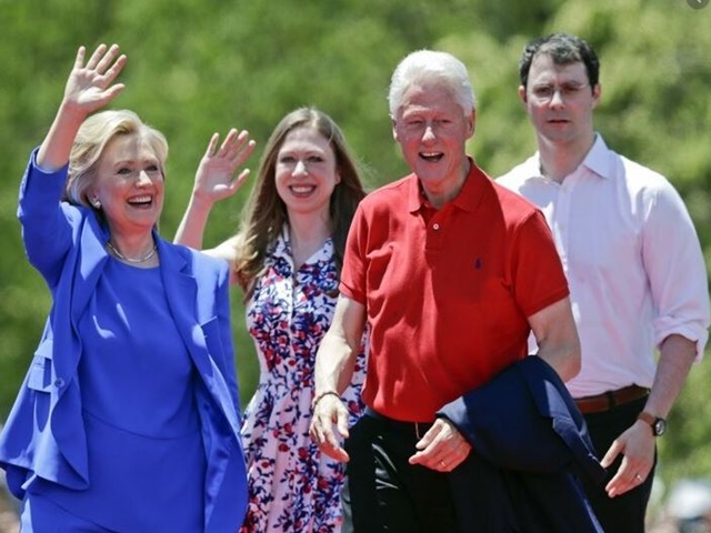 President Bill Clinton  Clinton affair with Monica Lewinsky  Monica Lewinsky  ex-White House intern Monica Lewinsky  Hillary Clinton  பில் கிளிண்டன் காதல் கதை  பில் கிளிண்டன் காதல் வாழ்க்கை  'அவளுடன் தொடர்பில் இருந்தேன்'- மனம் திறந்த பில் கிளிண்டன்!  பில்கிளிண்டன் திருமணத்தை தாண்டிய உறவு  பில்கிளிண்டன், மோனிகா காதல்  அமெரிக்க வெள்ளை மாளிகை  அதிபர் தேர்தல்  I had affair with Lewinsky to manage my anxieties, says Bill Clinton