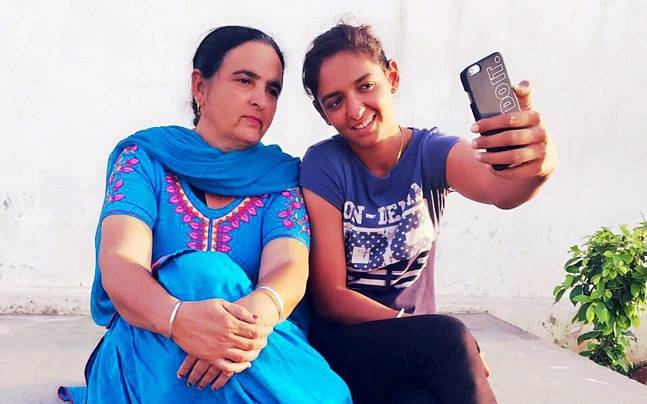 India Captain Harmanpreet Kaur Mother will watch Women's T20 World Cup Final at MCG