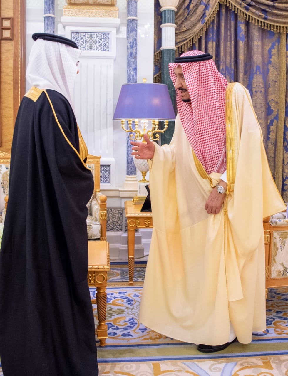 'சவூதி மன்னர் மரணிக்கவில்லை'- வதந்திக்கு முற்றுப்புள்ளி  சவூதி மன்னர் உடல்நிலை  மன்னர் உடல் நிலை குறித்து வதந்தி  சவூதி அரேபியா, வதந்தி, மன்னர் சல்மான், பட்டத்து இளவரசவர்  Game of Thrones in Saudi Arabia: State media releases photos of King Salman after rumours of death, coup  Saudi Arabia King Salman  King Salman rumours of death