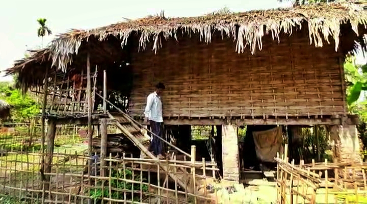 নাহৰকটীয়াৰ ঐতিহ্যমণ্ডিত নামফাকে গাঁৱৰ বাসিন্দা লোকগৰাকী