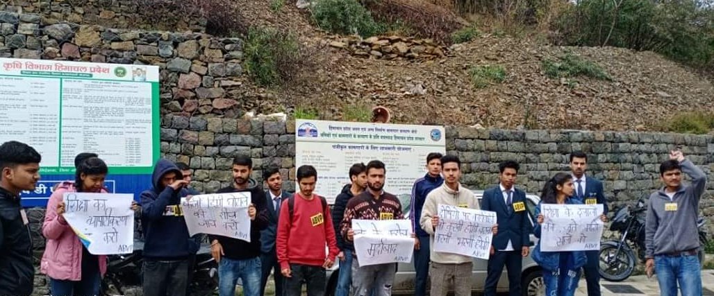 Abvp solan protest against fraud degree