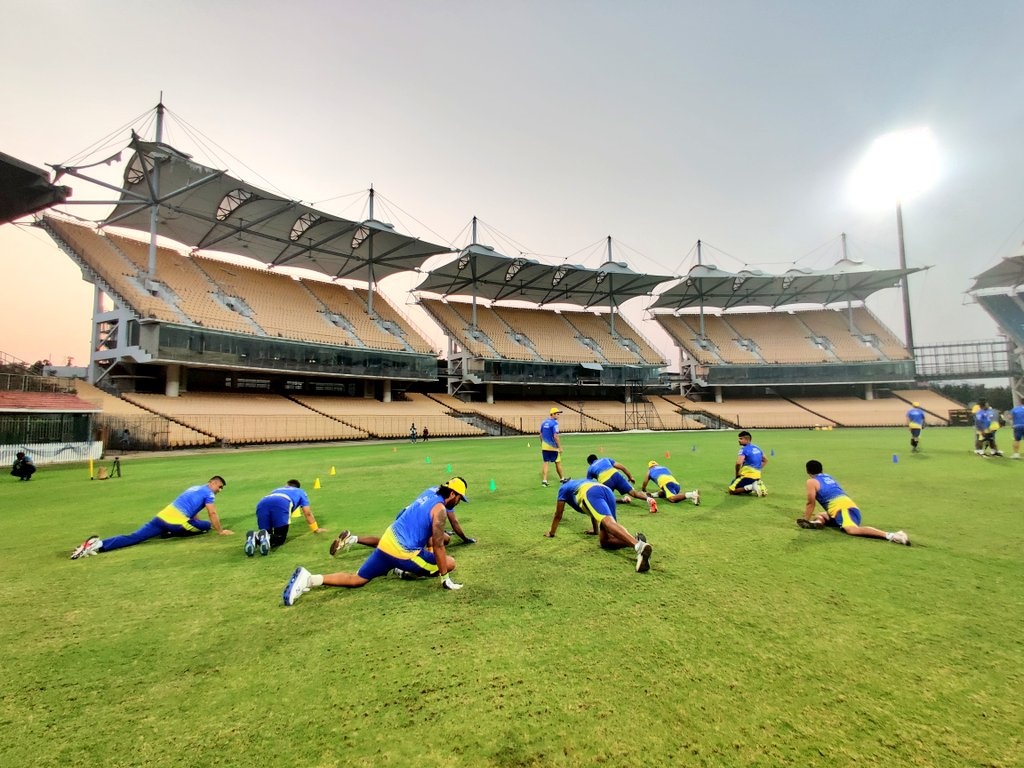 Chennai Super Kings suspend practice sessions due to Corona outbreak, Dhoni Career under Question mark!