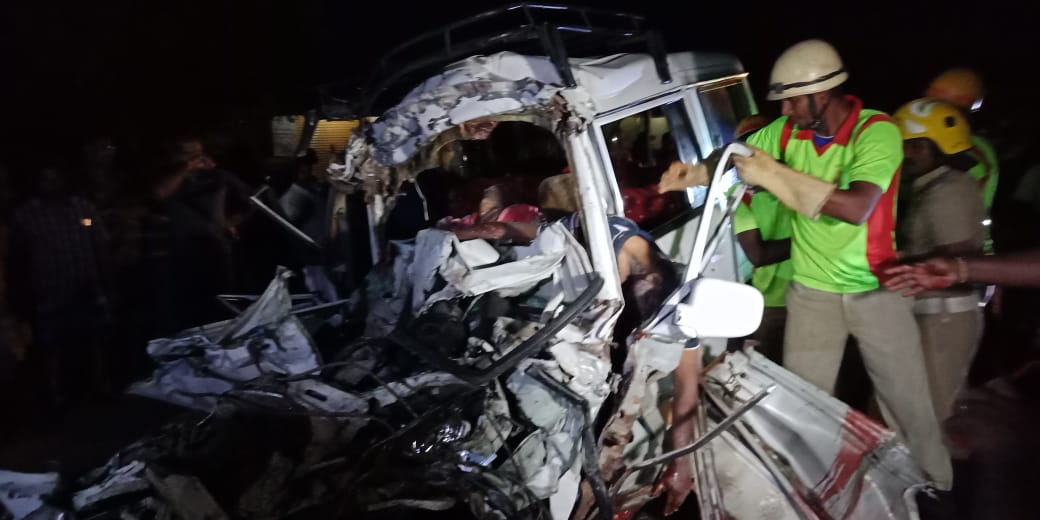 6 people killed in a road accident which includes 4 Bihar workers at namakkal in TN.