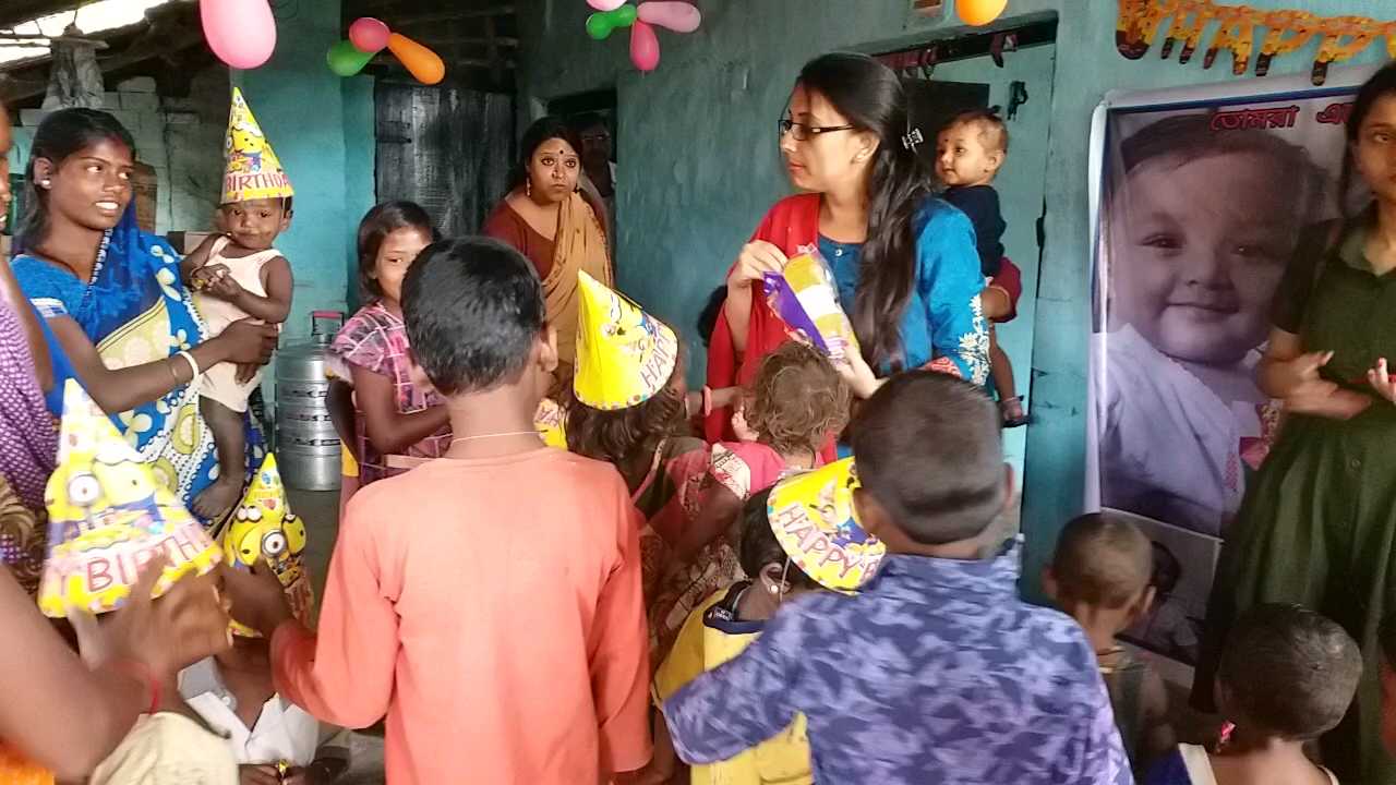 On the birthday of Shoukin, the children of Chandannagar brickfield smile in their eyes