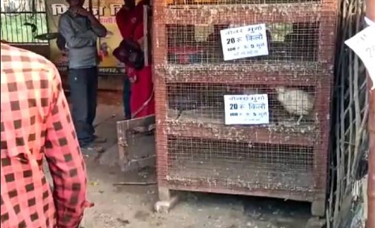 shopkeepers give chicken to bpl ration holder for free