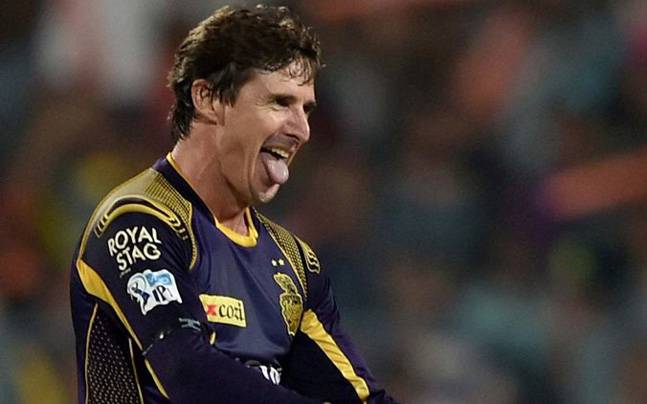 Brad hogg feels eoin morgan has carried kkr's middle order throught the tournament