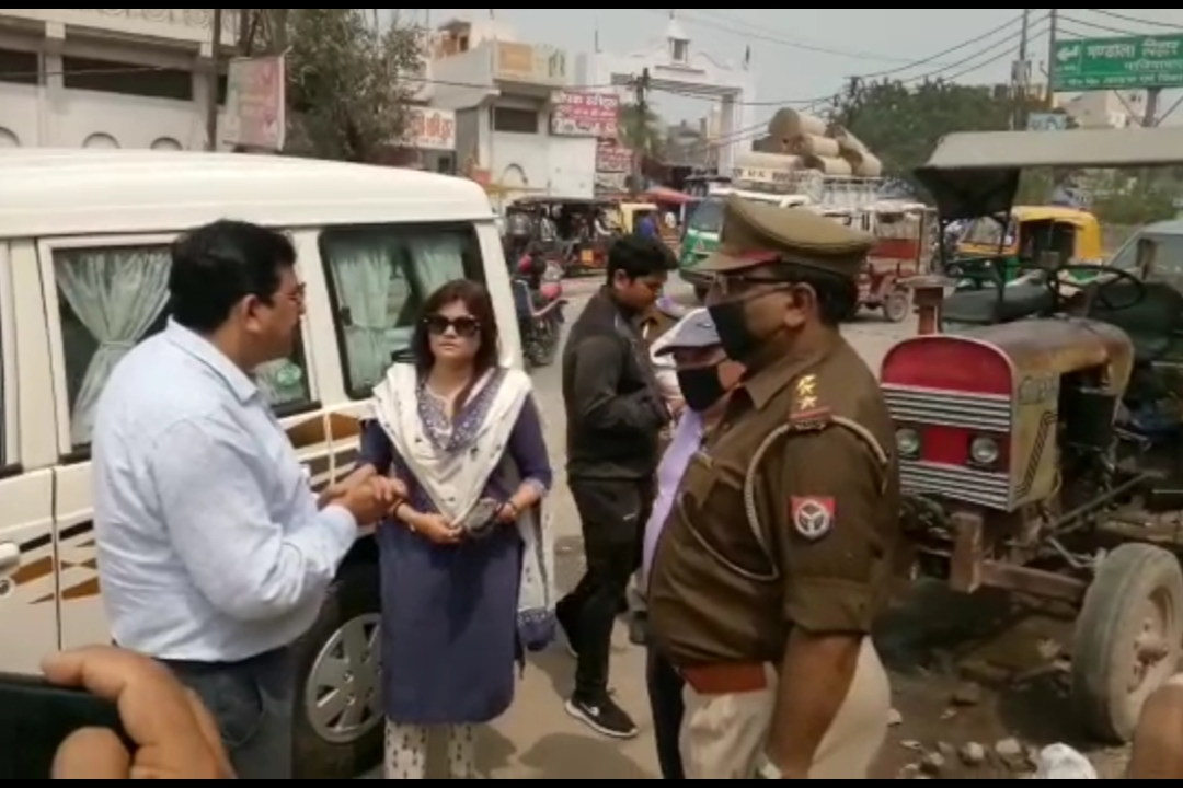 sdm loni sanitize public transport in loni ghaziabad