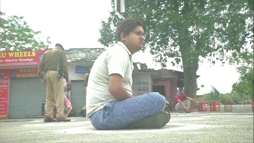 eople who were flouting restrictions that have been imposed amid lockdown, made to sit in circles drawn to maintain social distance, in Jammu.