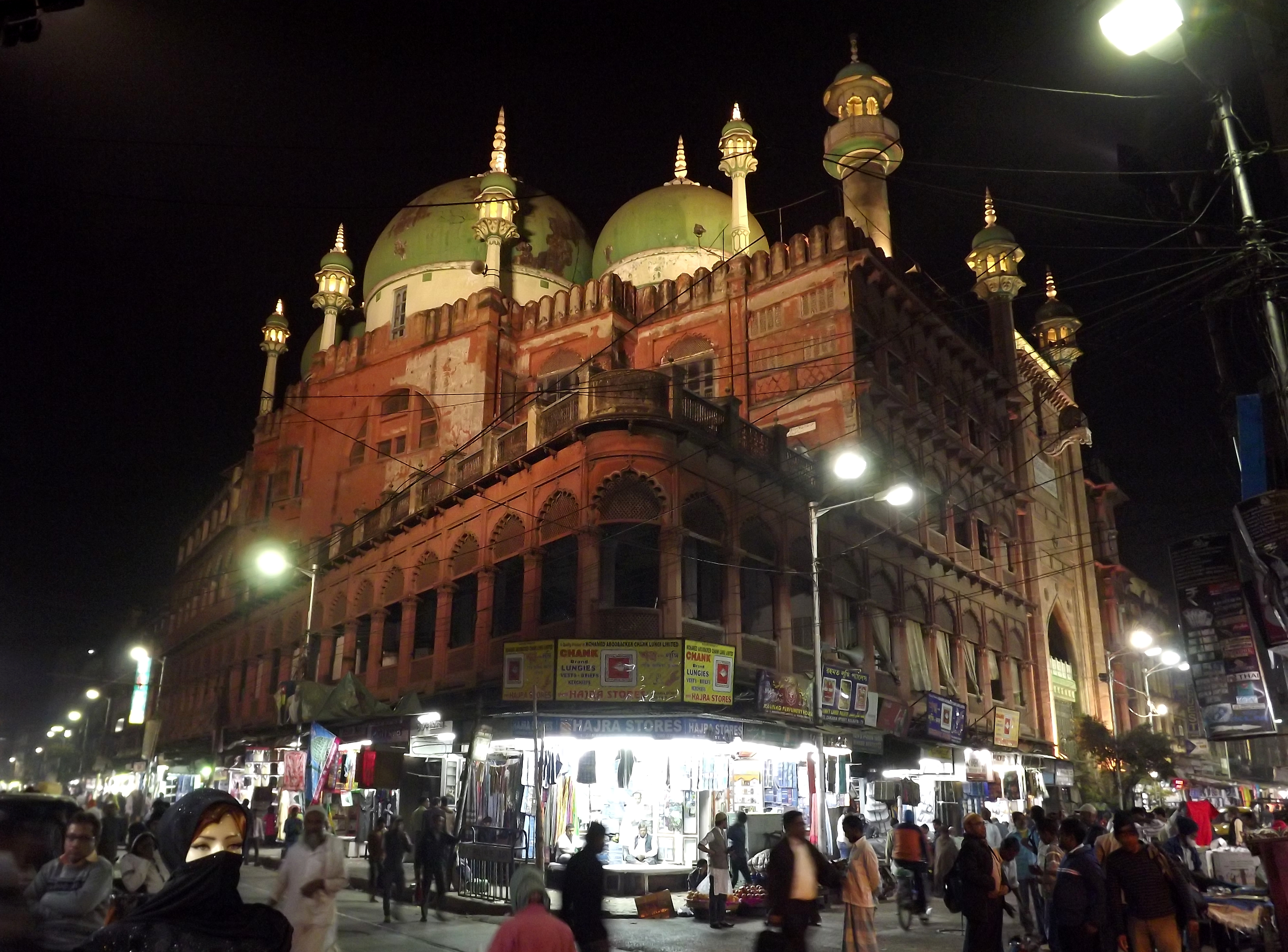 مسجد ناخدا کا صدر دروازہ بند