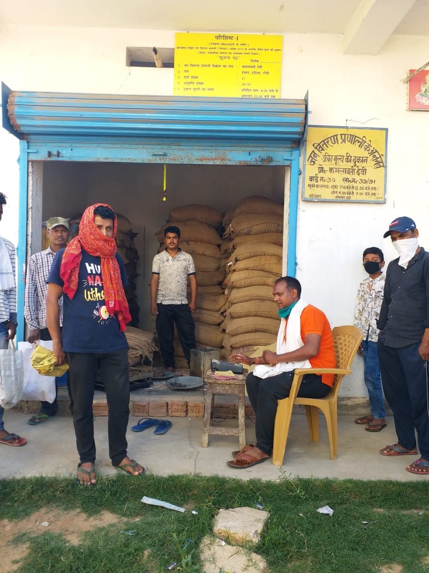 Distribution of food at pulses and centers in ranchi