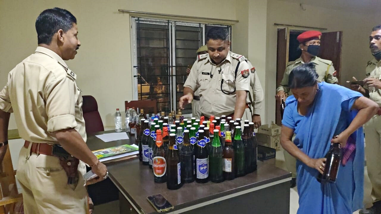 ASSAM SIVSAGAR POLICE RAID HUGE AMOUNT OF LIQUEUR SEIZED ETV BHARAT NEWS