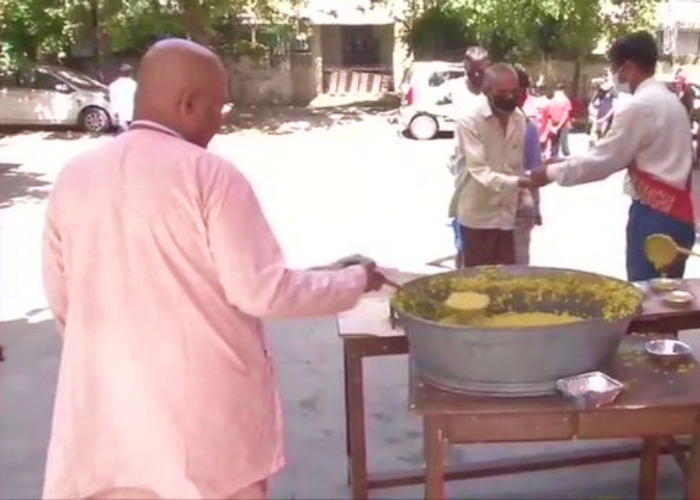 Bharat Sevashram Sangha distributes food to needy