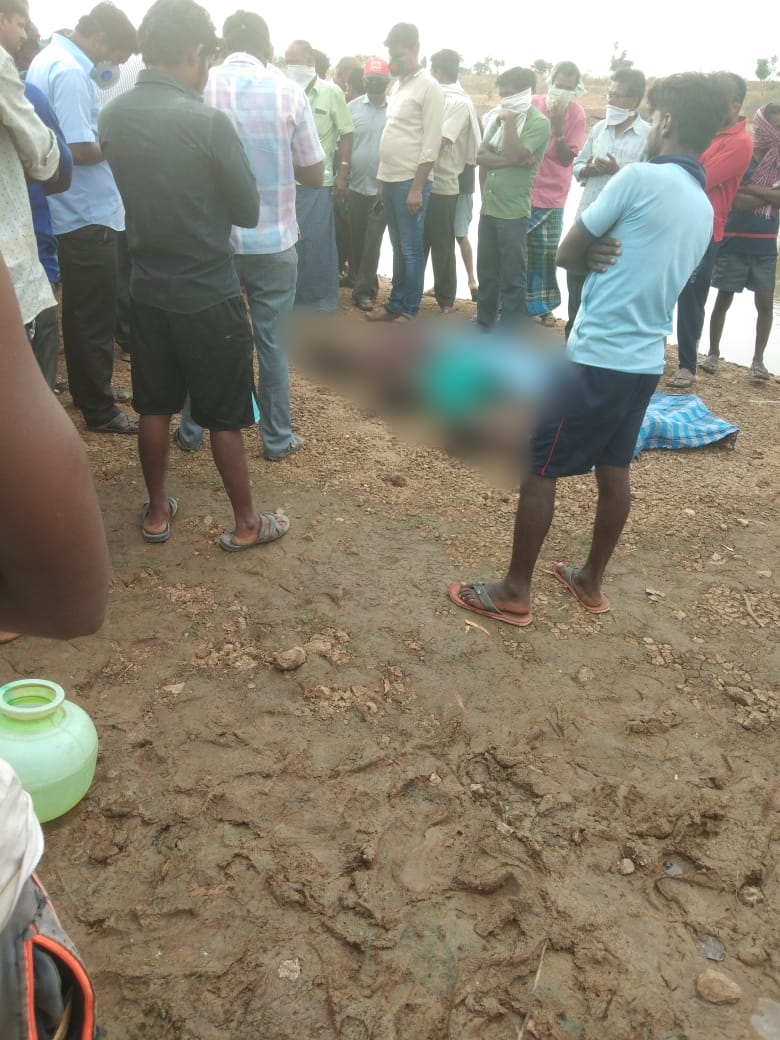 mother died with two chidren in tumkuru