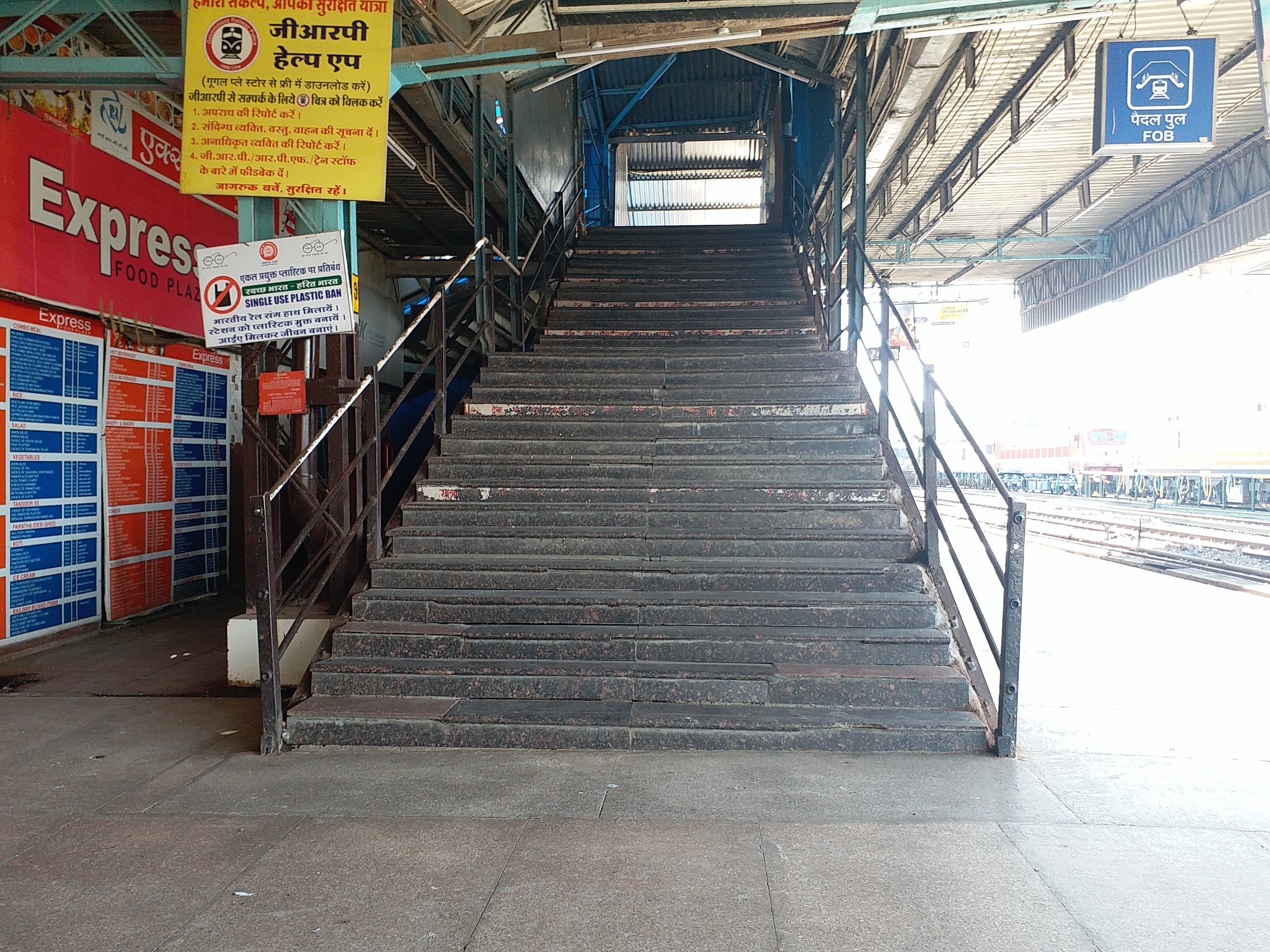 ujjain-railway-station-pictures-during-lockdown