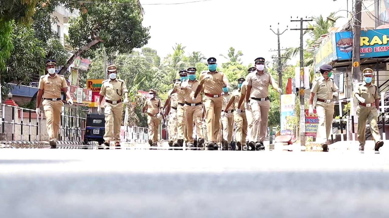 Kerala police: Ensuring lockdown, spreading awareness