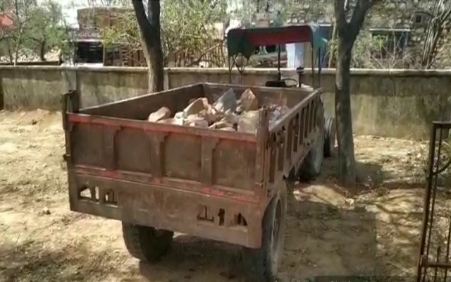 पुलिस ने जब्त किया ट्रैक्टर, Police seized tractor