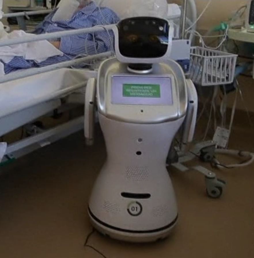 Robots help nurses in Italy care for virus patients